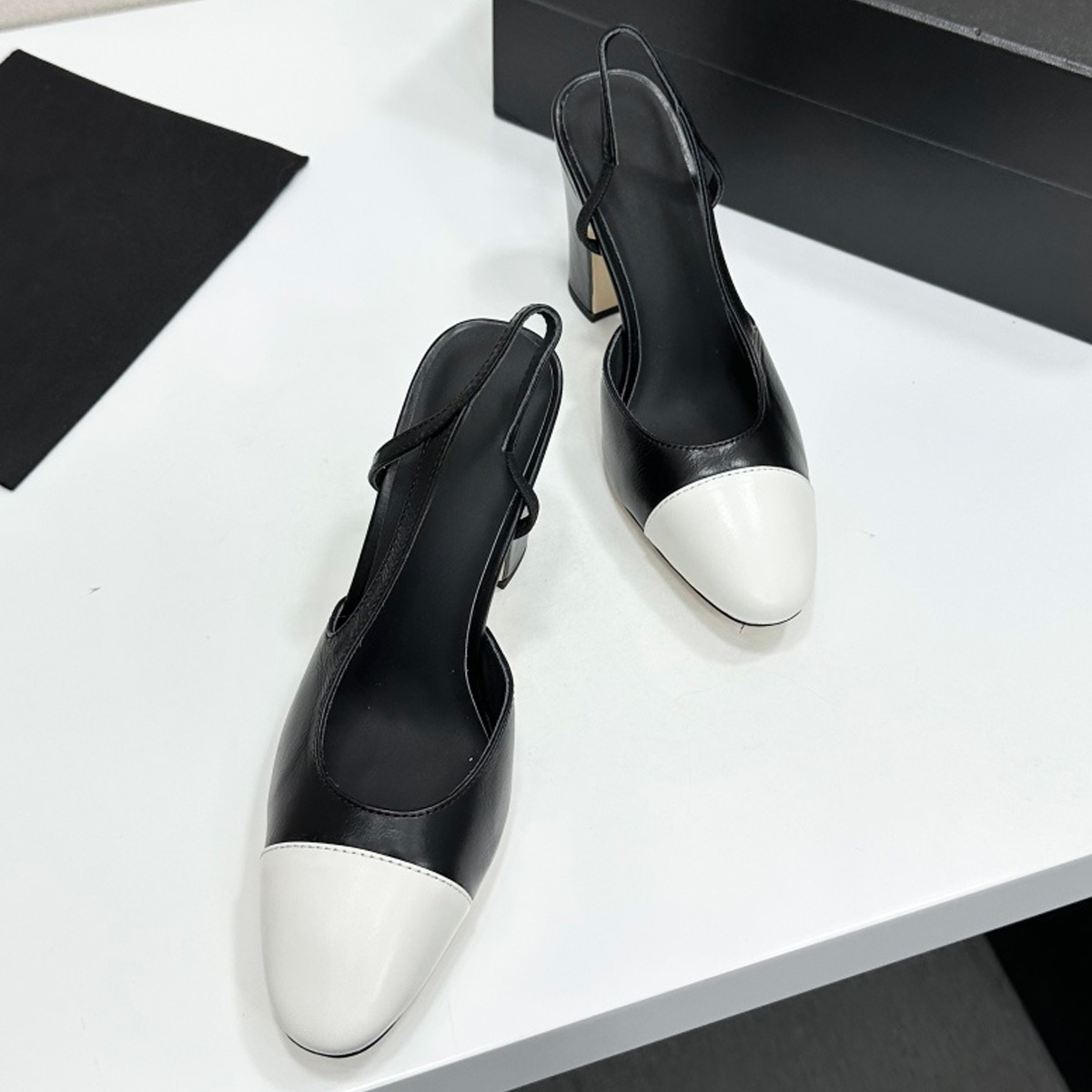 2026 Women's Two-Tone Slingbac - Casual Sandal Leather recensie en prijs